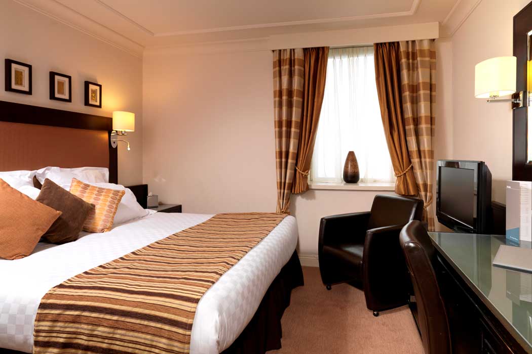 A deluxe king room at the Thistle London Heathrow T5 hotel. (Photo: Thistle Hotels)
