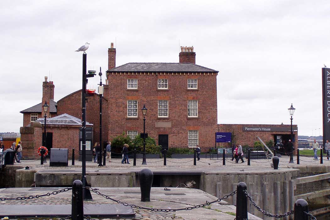 The Piermaster’s House in the Albert Dock area of Liverpool has been restored to show what life was like in the 1940s during the Second World War. Admission is free and it is only a couple of minutes walk from the Museum of Liverpool, the Merseyside Maritime Museum and Tate Liverpool. (Photo: John Bradley [CC BY-SA 3.0])