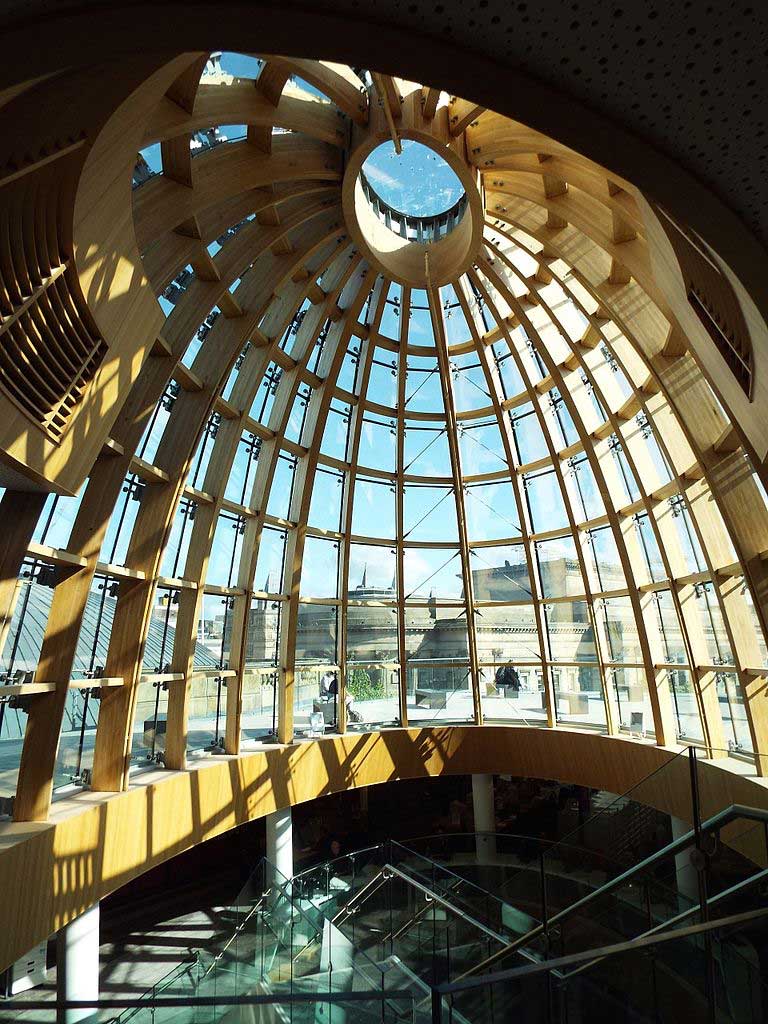 The glass dome of the Liverpool Central Library looking out towards the rooftop terrace. (Photo: Gaialy [CC BY-SA 4.0])