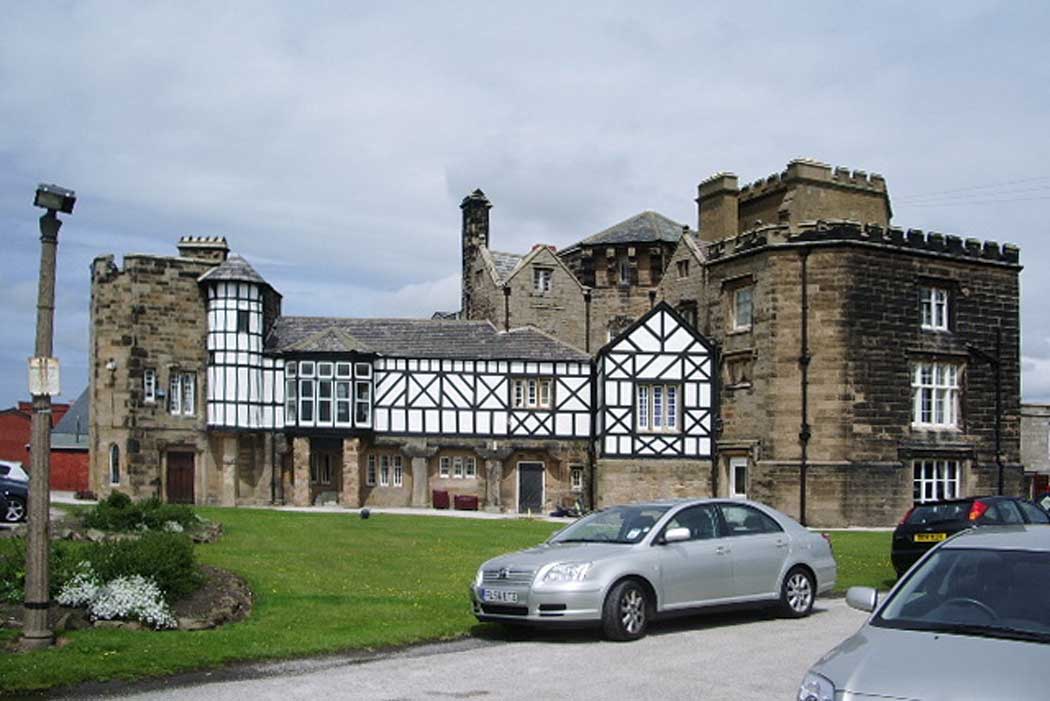 The 16th-century Leasowe Castle has a suburban location on the Wirral peninsula. Although the location is not particularly convenient, it is not every day that you have the opportunity to stay in a castle. (Photo: Alexander P Kapp [CC BY-SA 2.0])