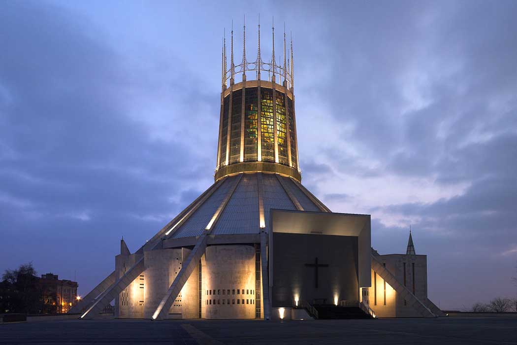 The Liverpool Metropolitan Cathedral at dusk. (Photo: Chowells [CC BY-SA 2.5])