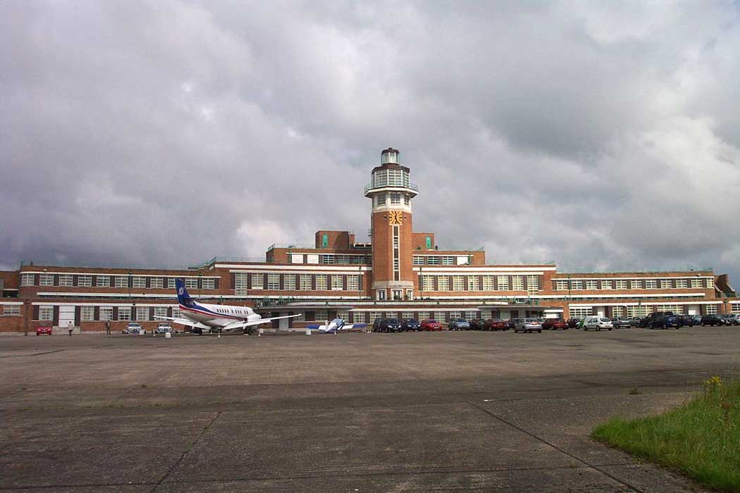 Aviation enthusiasts will enjoy staying at the Crowne Plaza hotel inside Liverpool’s former Art Deco airport terminal. It even features several historic aeroplanes on display on the old airport’s former apron. (Photo: Chris J Wood [CC BY-SA 3.0])