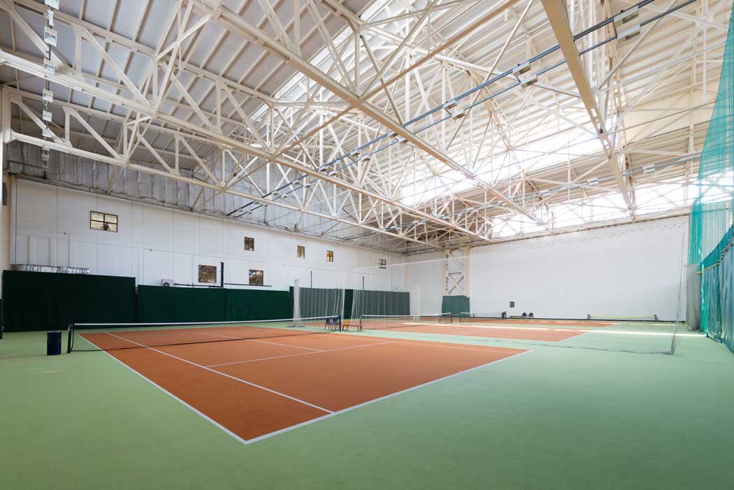 Guests have access to the gym and sports facilities located inside a former aircraft hanger. (Photo: IHG) 