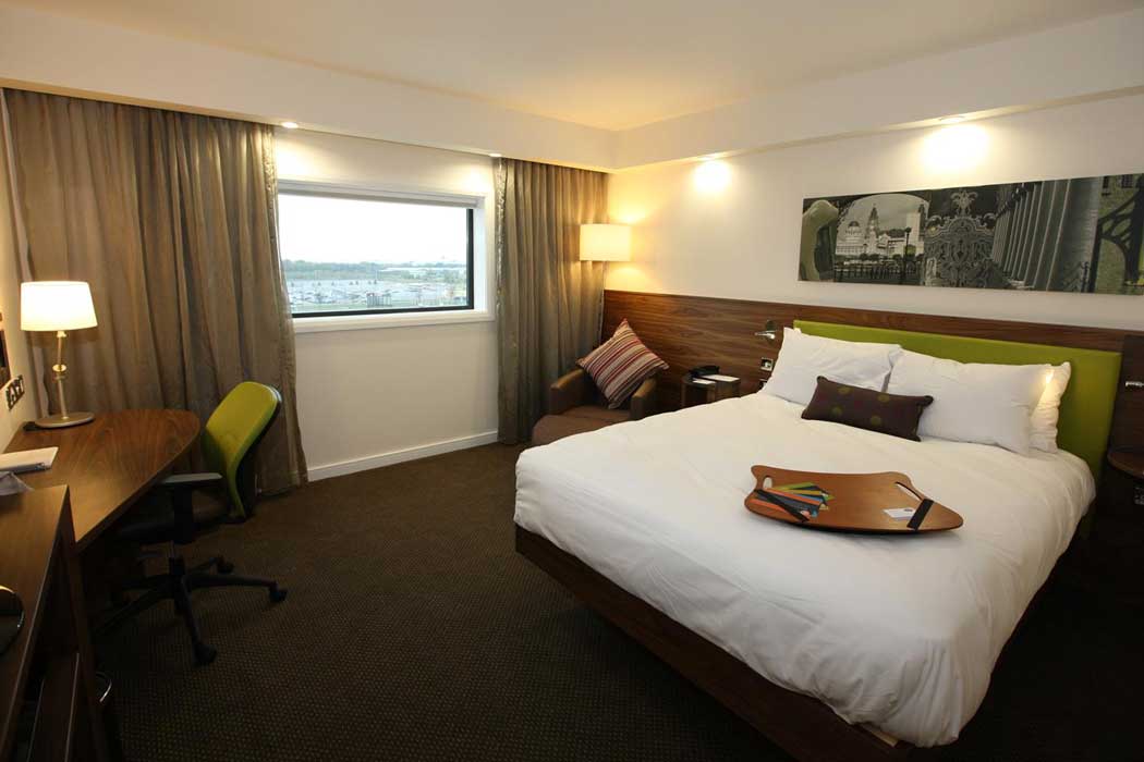 Rooms at the Hampton by Hilton Liverpool John Lennon Airport hotel offer a high standard of accommodation for the price. (Photo © 2019 Hilton)