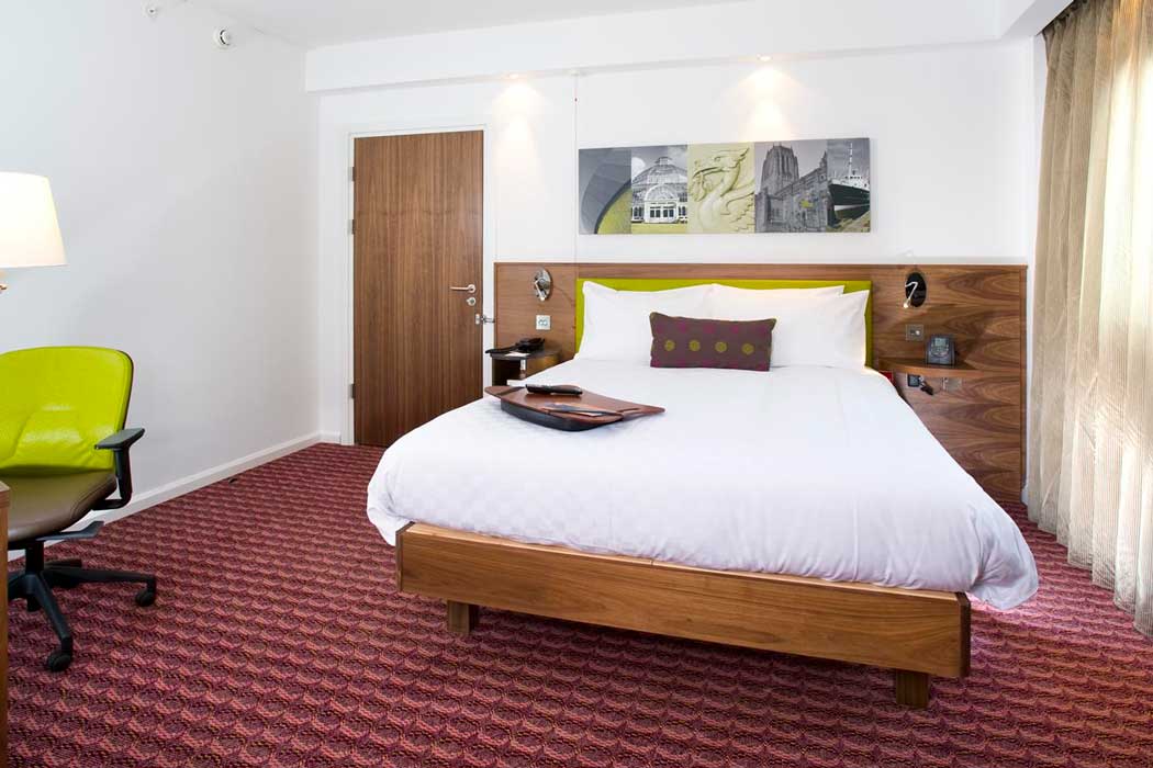 Guest rooms at the Hampton by Hilton Liverpool City Centre hotel have comfortable queen-size beds. (Photo © 2019 Hilton)