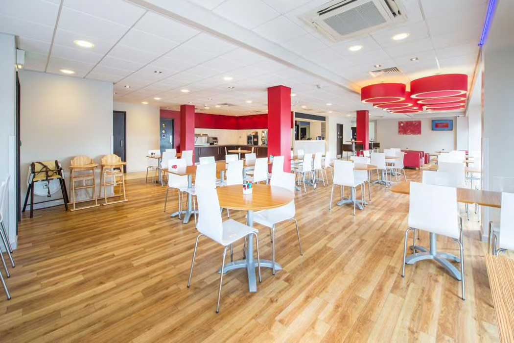 The Travelodge Liverpool Central The Strand hotel has its own on-site cafe bar, although the city centre location means that there are plenty of places to eat and drink nearby. (Photo © Travelodge)