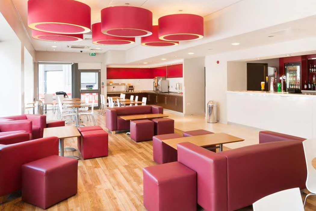 This hotel has its own bar and cafe, although you probably won't use it much as the central location ensures that there are plenty of places nearby to eat and drink. (Photo © Travelodge)