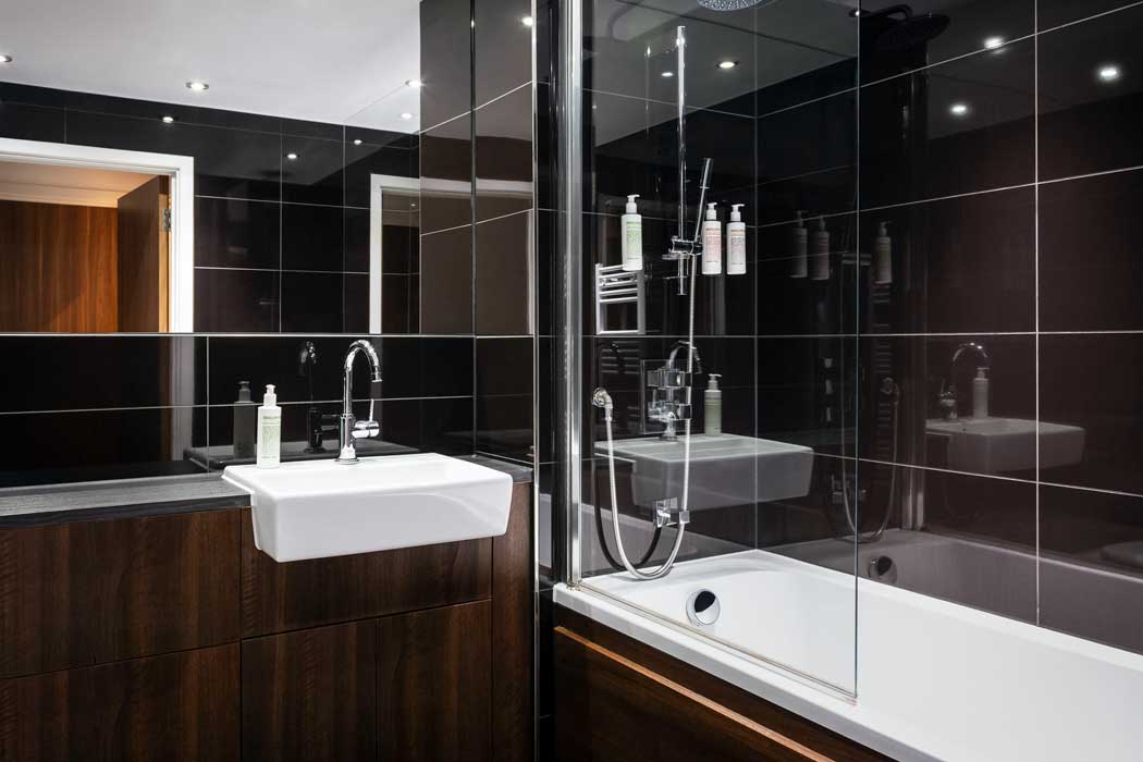 The en suite bathrooms are furnished to a very high standard. (Photo: ALL – Accor Live Limitless)