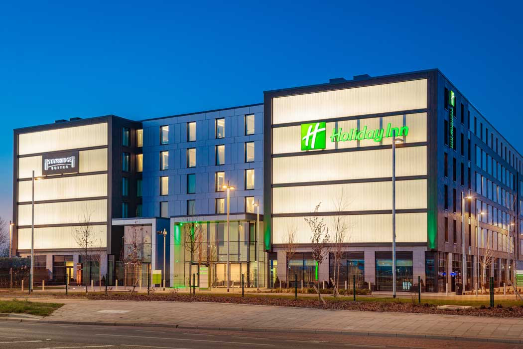 The Holiday Inn London Heathrow Bath Road is a new hotel that shares a building with Staybridge Suites on the Bath Road hotel strip just north of Heathrow Airport. (Photo: IHG)