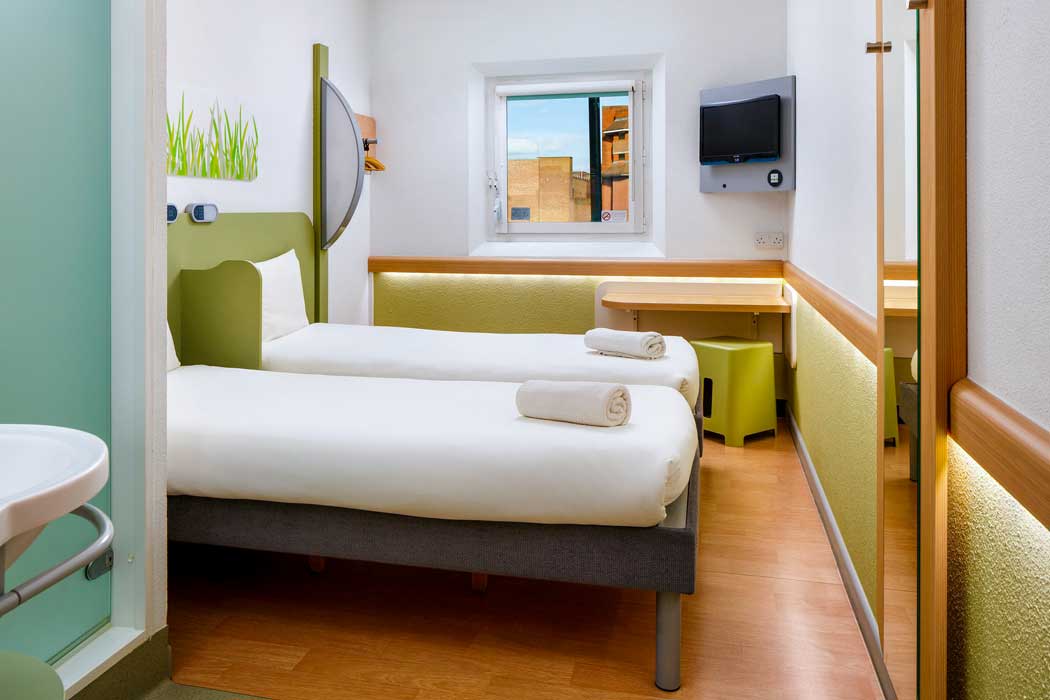 A twin room at the ibis budget London Hounslow. (Photo: ALL – Accor Live Limitless)