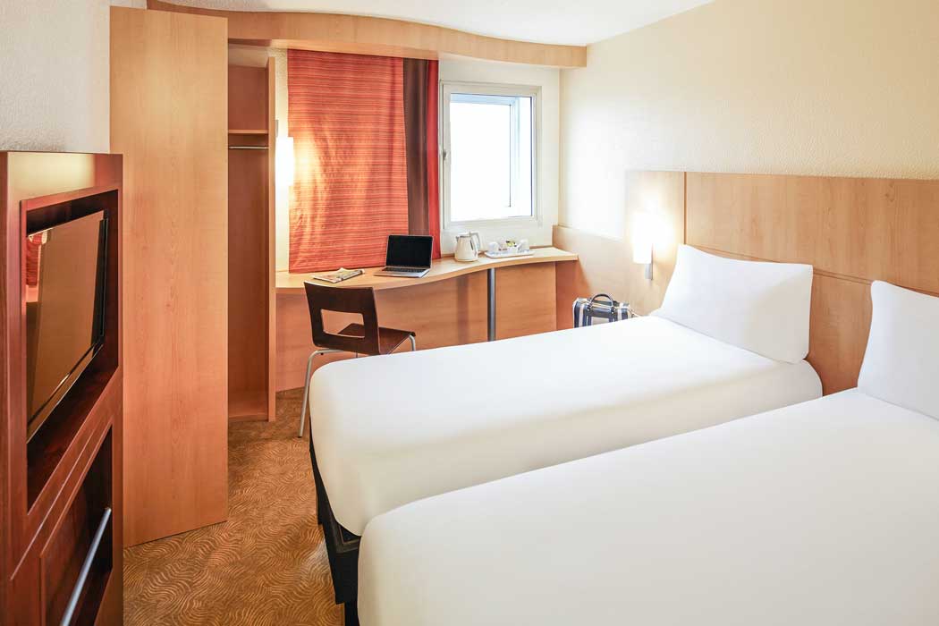 A twin room at the ibis London Heathrow Airport hotel. (Photo: ALL – Accor Live Limitless)