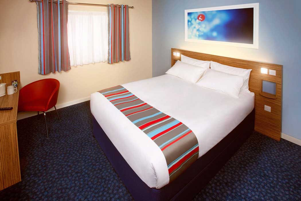 Although hardly luxurious, rooms at the Travelodge offer clean basic accommodation at a great price. (Photo © Travelodge)