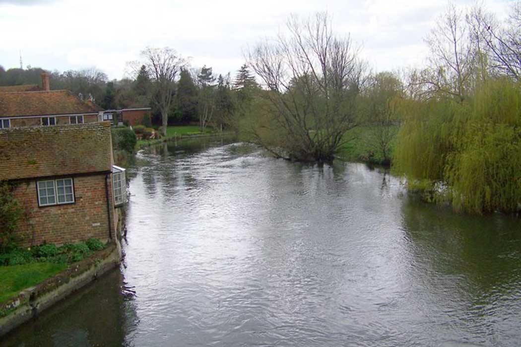 Punting tours are a relaxing way to experience a tranquil part of the River Avon as it passes the water meadows with views to Salisbury Cathedral. (Photo: Maigheach-gheal [CC BY-SA 2.0])