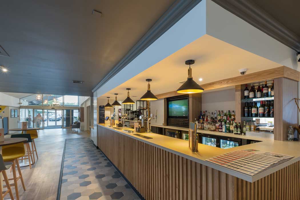 The hotel’s bar and lounge. (Photo: IHG)