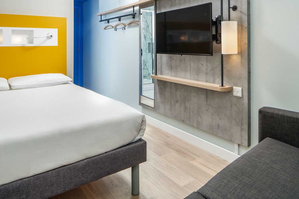 Although somewhat basic, rooms at the ibis budget Swindon are nicer than other budget hotel rooms. (Photo: ALL – Accor Live Limitless)