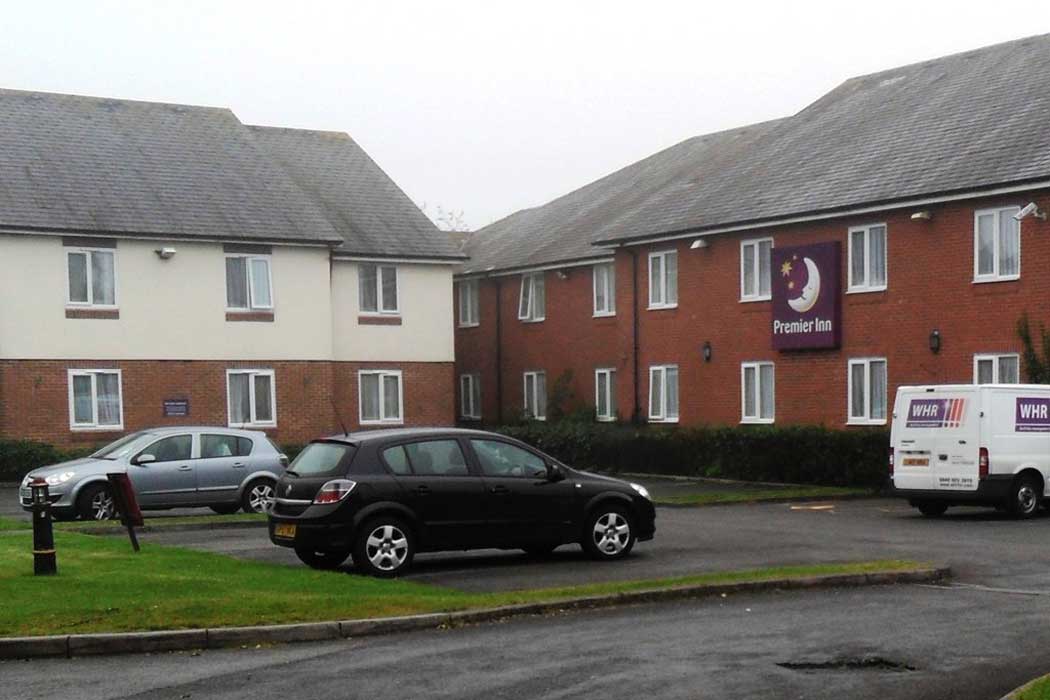 The Premier Inn Swindon North hotel is a good value accommodation option in a double-storey brick building in a leafy location on the northern outskirts of Swindon. (Photo: Nick MacNeill [CC BY-SA 2.0])