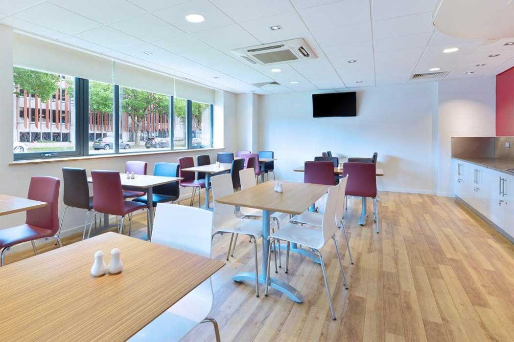 The Swindon Central Travelodge hotel has a bar/cafe area which serves breakfast and evening meals. (Photo © Travelodge)