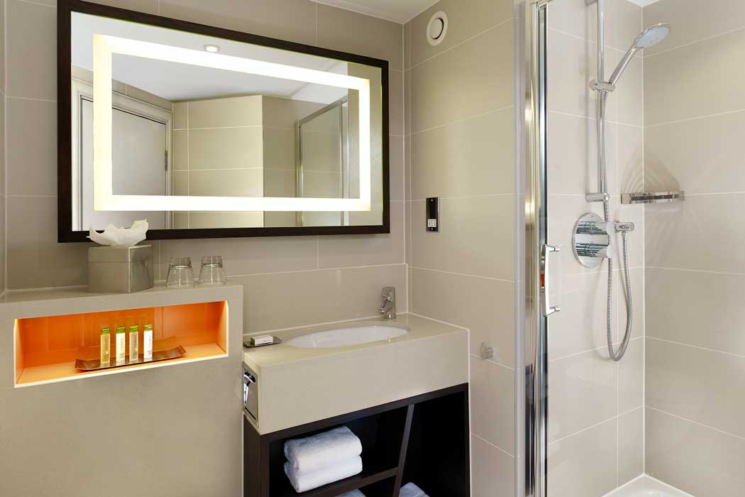 An en suite bathroom at the DoubleTree by Hilton London Ealing hotel. (Photo © 2020 Hilton)