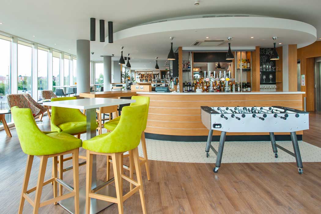 The bar and lounge at the Holiday Inn London – West. (Photo: IHG) 
