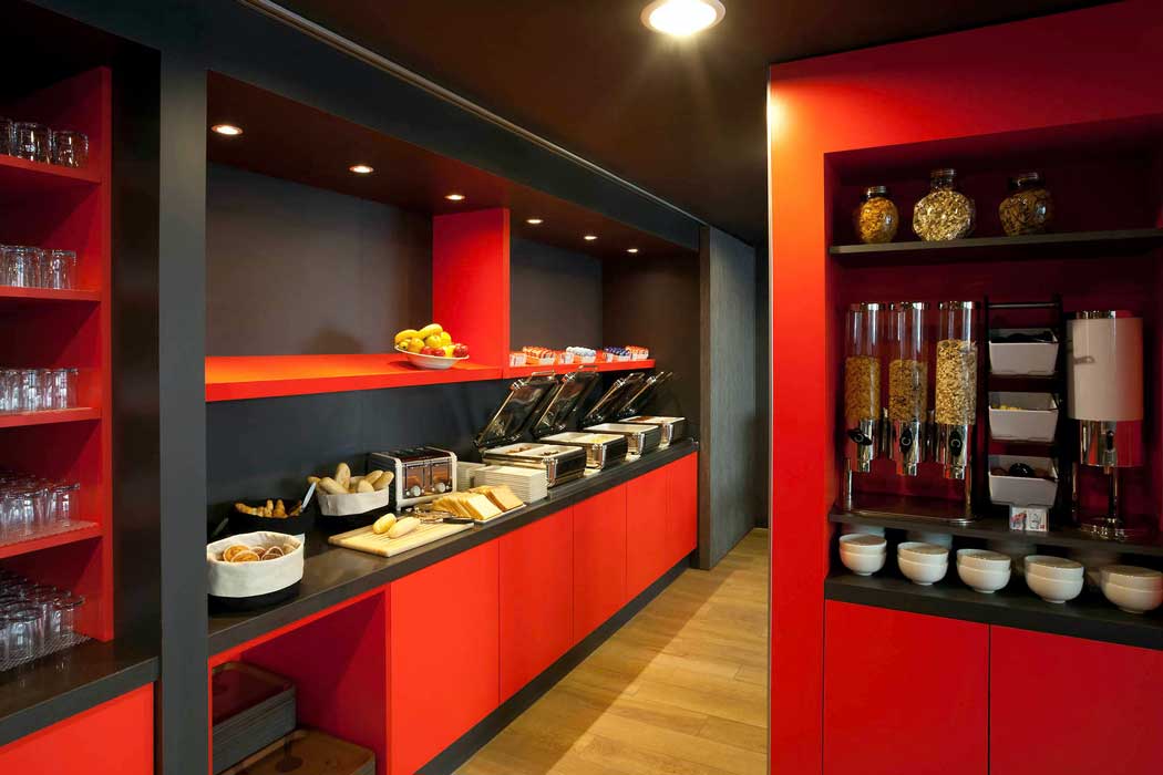 The breakfast area at the ibis Brighton City Centre hotel. (Photo: ALL – Accor Live Limitless)