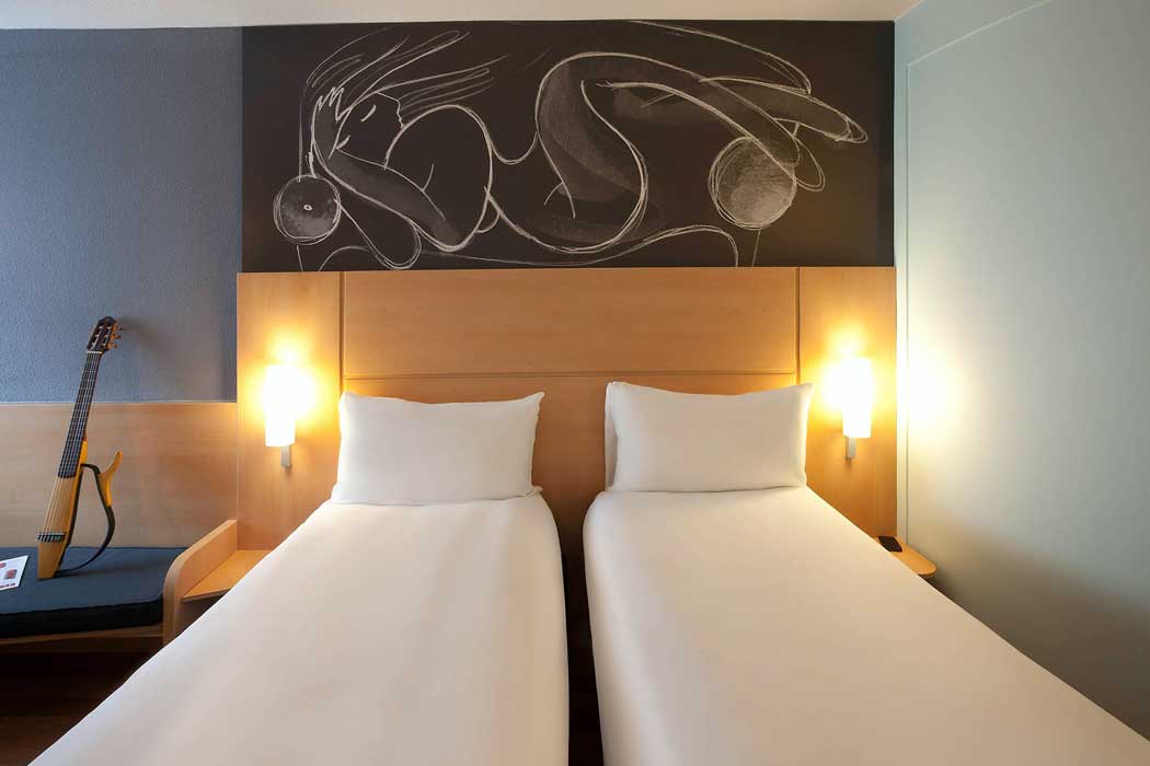 A twin room at the ibis Brighton City Centre hotel. (Photo: ALL – Accor Live Limitless)