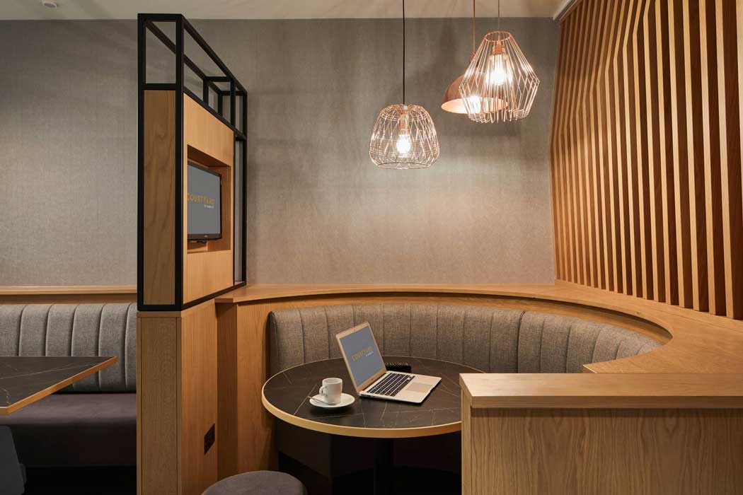 There are several quiet nooks in the restaurant and bar. (Photo: Marriott)