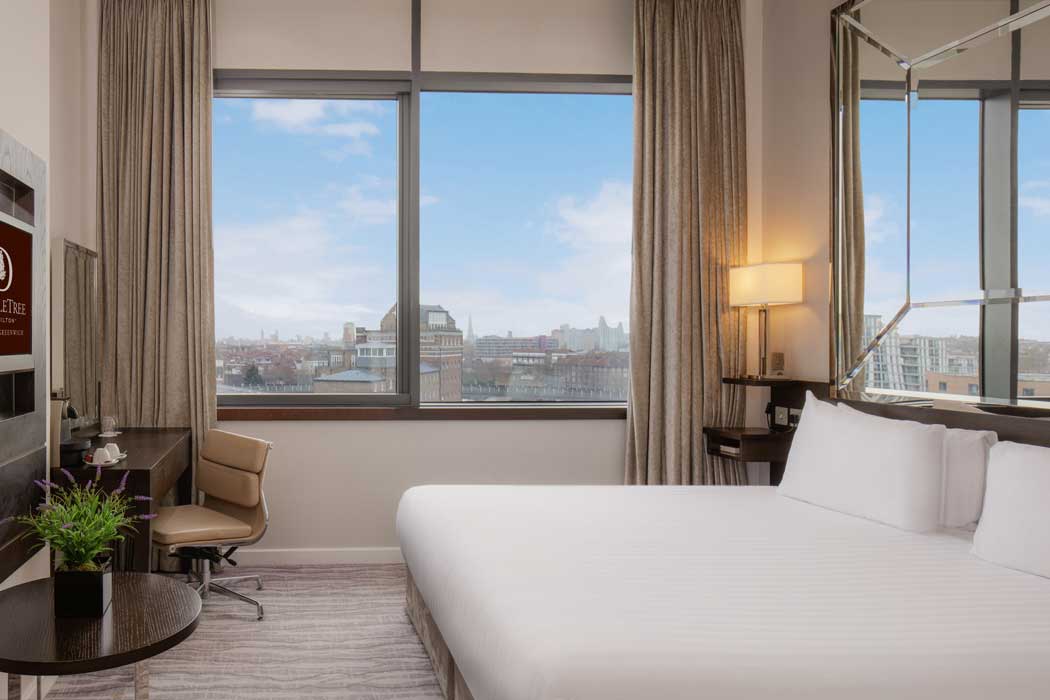 A guest room at the DoubleTree by Hilton London Greenwich hotel. (Photo © 2020 Hilton)
