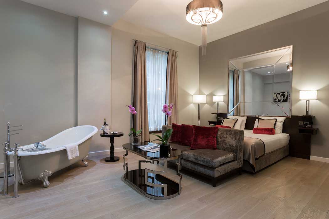 The Greenwich King Suite at the DoubleTree by Hilton London Greenwich. (Photo © 2020 Hilton)