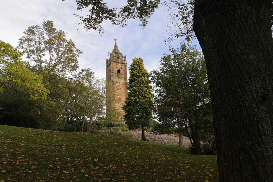 The 32m (105 ft) tall Cabot Tower offers brilliant views of Bristol city centre, Clifton and Hotwells. 