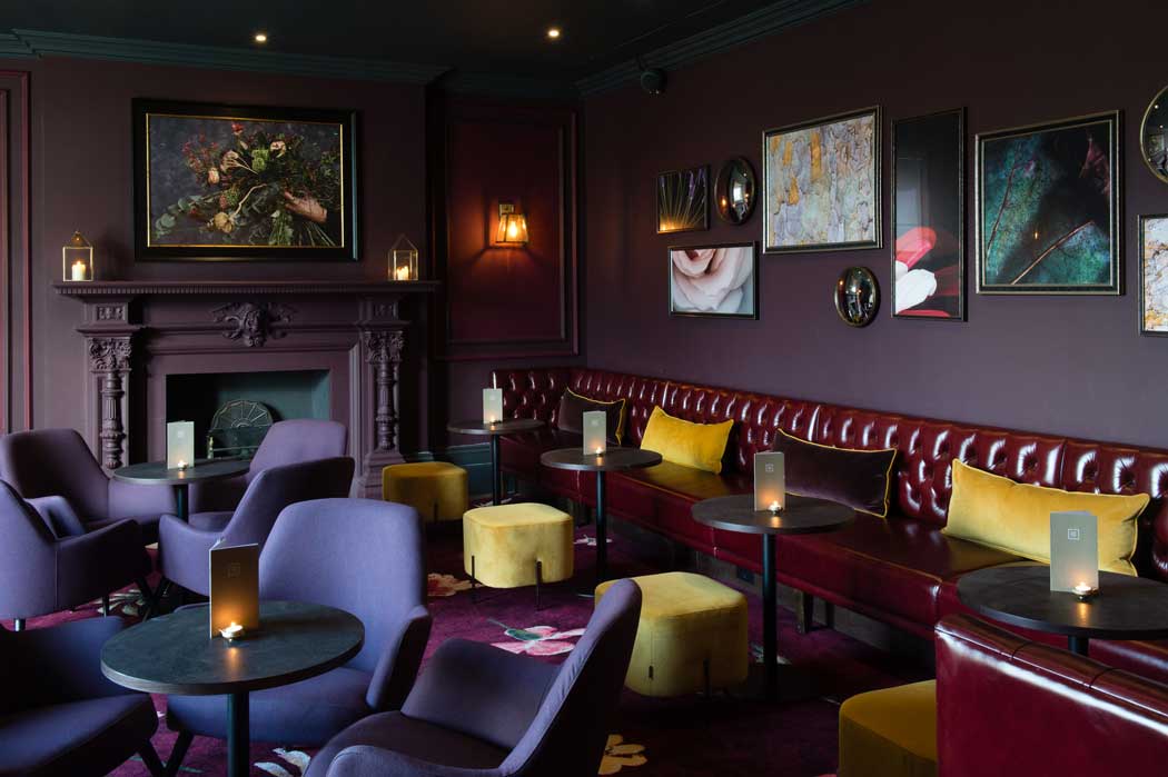 The lounge bar is a sophisticated spot to relax with a drink. (Photo: Hotel du Vin [<a href="https://creativecommons.org/licenses/by-nd/2.0/" rel="nofollow">CC BY-ND 2.0</a>])