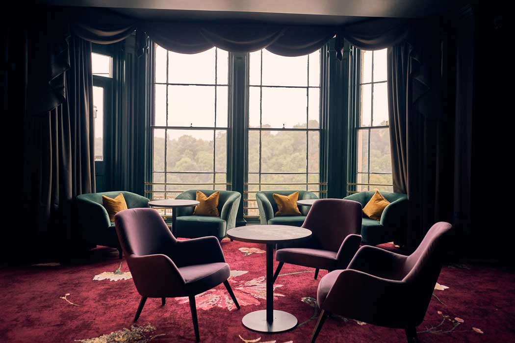 The lounge bar maintains a clubby atmosphere whilst still offering lovely views of the Avon Gorge. (Photo: Hotel du Vin [<a href="https://creativecommons.org/licenses/by-nd/2.0/" rel="nofollow">CC BY-ND 2.0</a>])