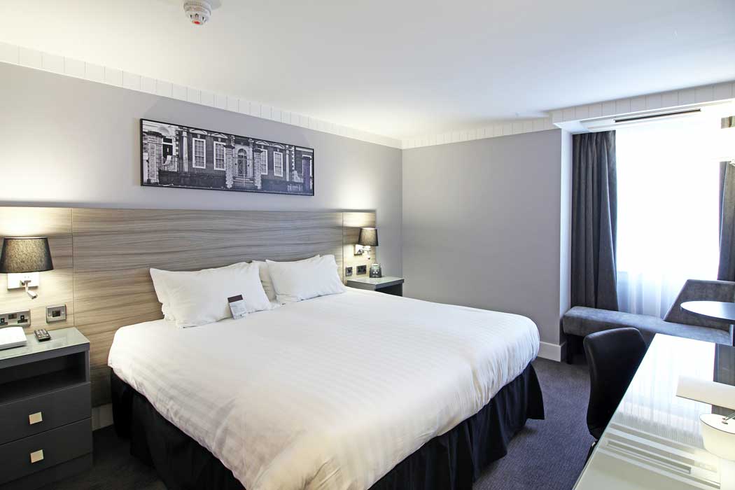 A guest room at the DoubleTree by Hilton Bristol City Centre. (Photo © 2020 Hilton)