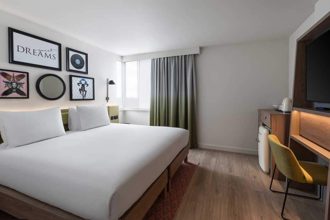 A king guest room at the Hampton by Hilton London Ealing hotel. (Photo © 2021 Hilton)