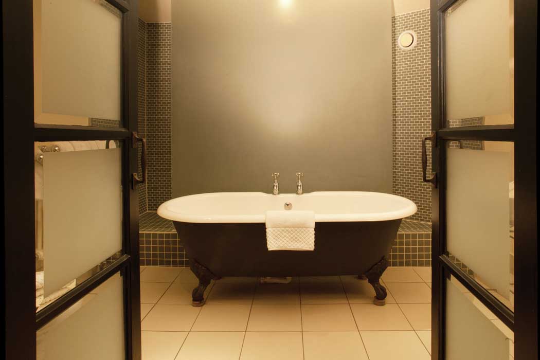 Even standard rooms have a roll-top bathtub. (Photo: Hotel du Vin [CC BY-ND 2.0])