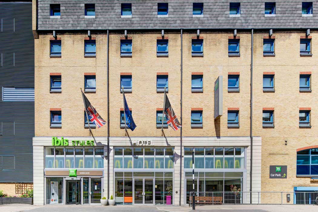 The ibis Styles London Excel hotel is a large hotel near the ExCeL exhibition centre. It is right next to Custom House DLR station, which gives it easy access to Central London. (Photo: ALL – Accor Live Limitless)