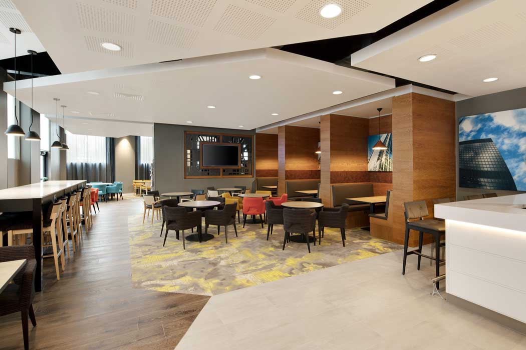 The dining area at the Hampton by Hilton London Docklands. (Photo © 2020 Hilton)