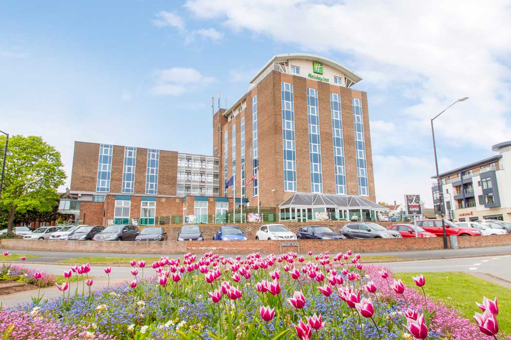 Although the Holiday Inn Kenilworth-Warwick may not look like the most attractive hotel, it has been recently renovated so the rooms look much nicer than you would expect. (Photo: IHG)