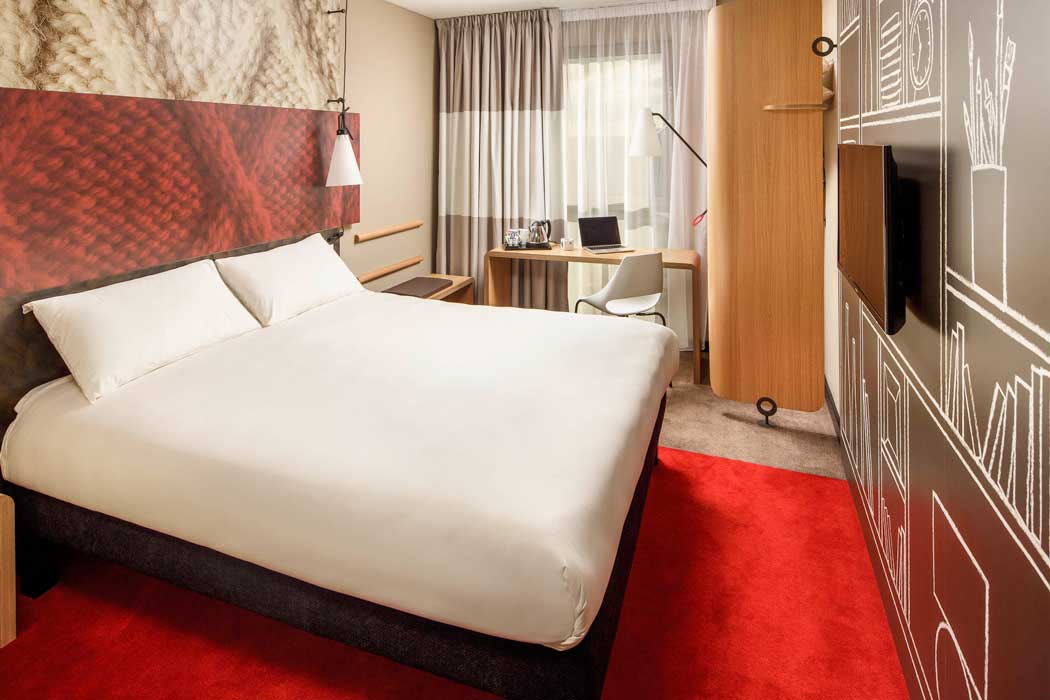 A guest room at the ibis London Canning Town hotel. (Photo: ALL – Accor Live Limitless)