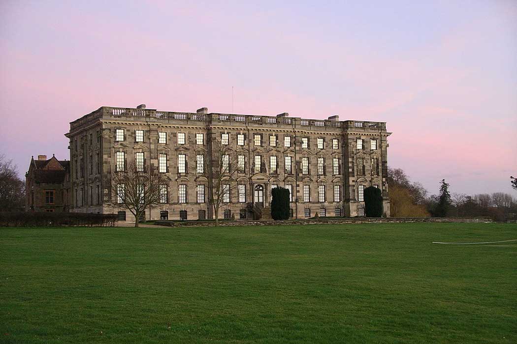 Stoneleigh Abbey is a country house on the banks of the River Avon just a 45-minute walk from Kenilworth town centre. It is widely believed to be the inspiration for Jane Austen’s Mansfield Park. (Photo: Snowmanradio [CC BY-SA 4.0])