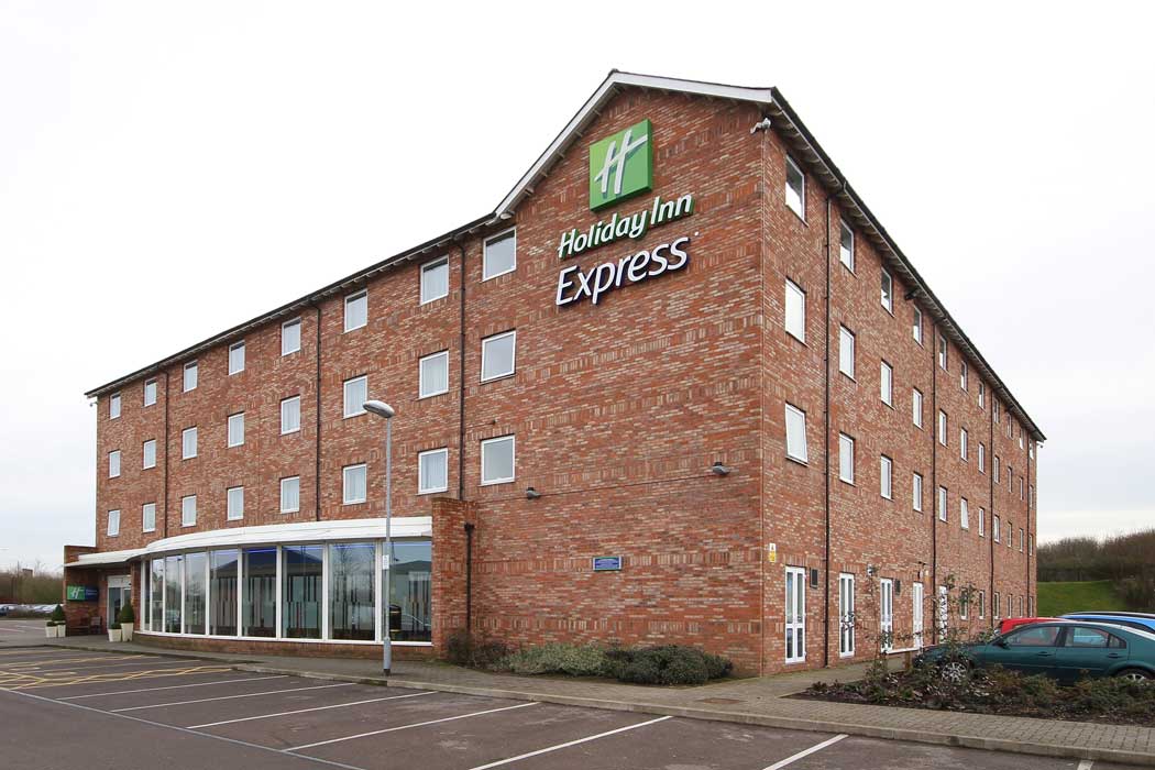 Holiday Inn Express Nuneaton is a reliable accommodation option near the Griff Roundabout around midway between Nuneaton and Bedworth. (Photo: IHG)