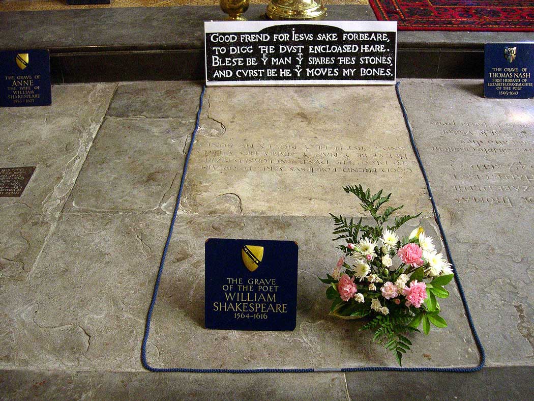 William Shakespeare’s grave lies between Anne Hathaway’s grave and Thomas’s Nash’s grave. (Photo: David Jones [CC BY-SA 2.0])