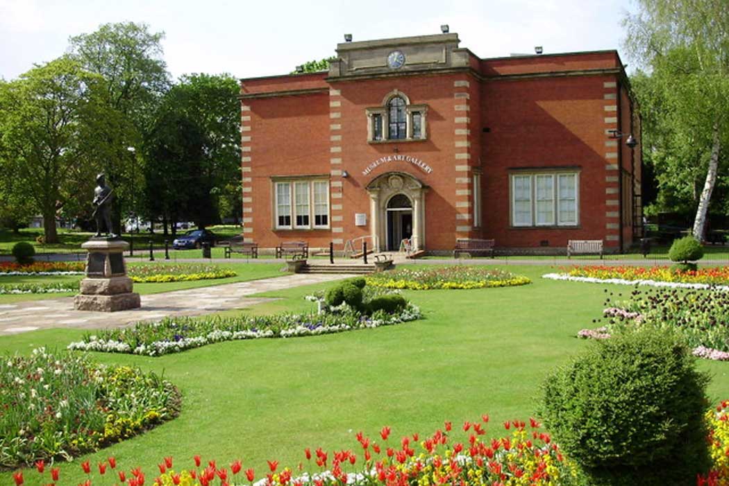 Nuneaton Museum & Art Gallery is located in Riversley Park just a short walk south of Nuneaton's town centre. (Photo: Stephen Pointer [CC BY-SA 2.0])