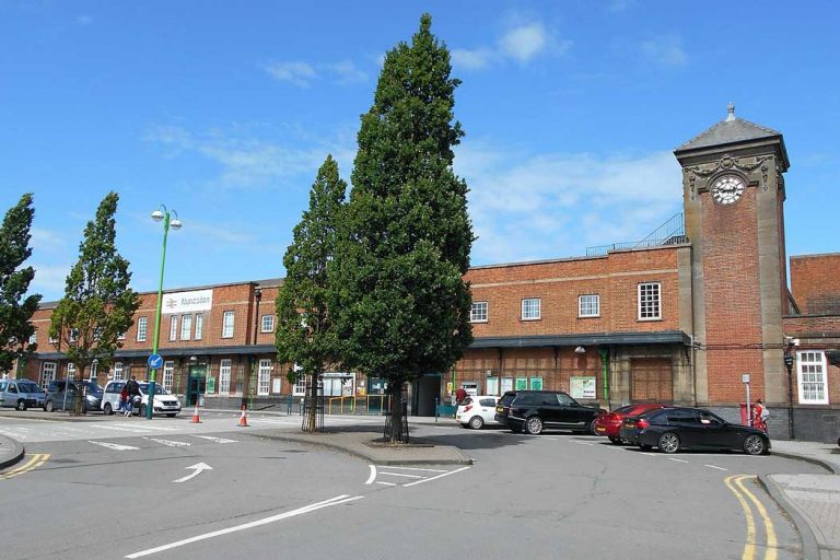 Nuneaton railway station in Warwickshire | englandrover.com