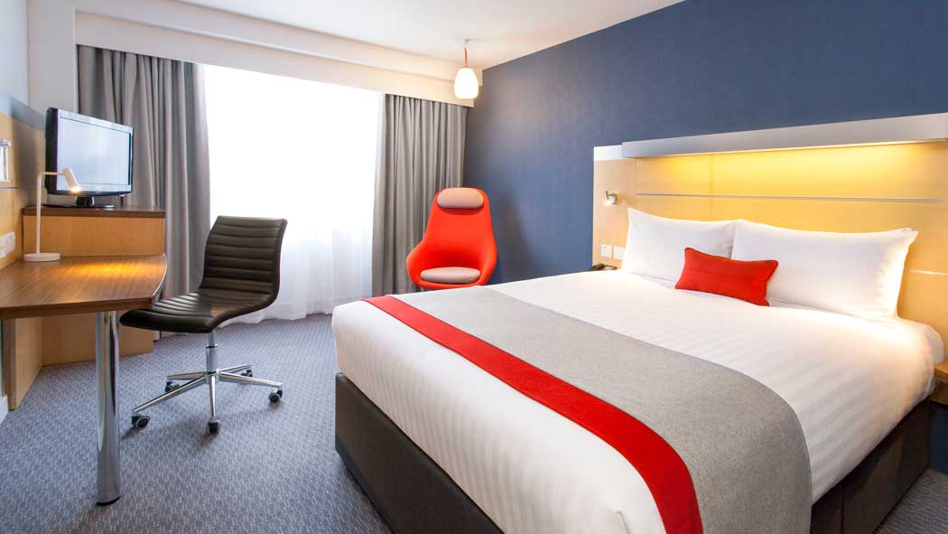 A standard double guest room at the Holiday Inn Express London Limehouse. (Photo: IHG)