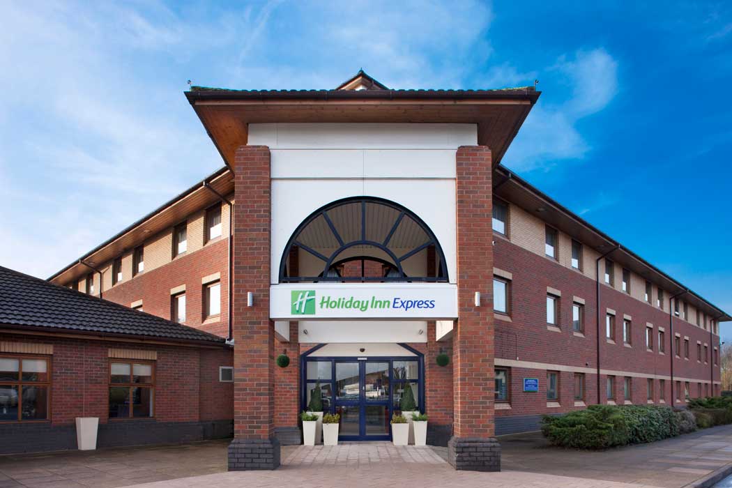 The Holiday Inn Express Warwick – Stratford-upon-Avon hotel is a reasonably priced place to stay but its location on the southern outskirts of Warwick means that it is best suited if you’re driving. (Photo: IHG)