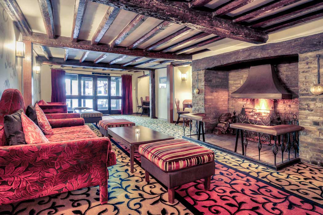 The hotel’s lounge area features exposed wooden beams typical of the Tudor era. (Photo: ALL – Accor Live Limitless)