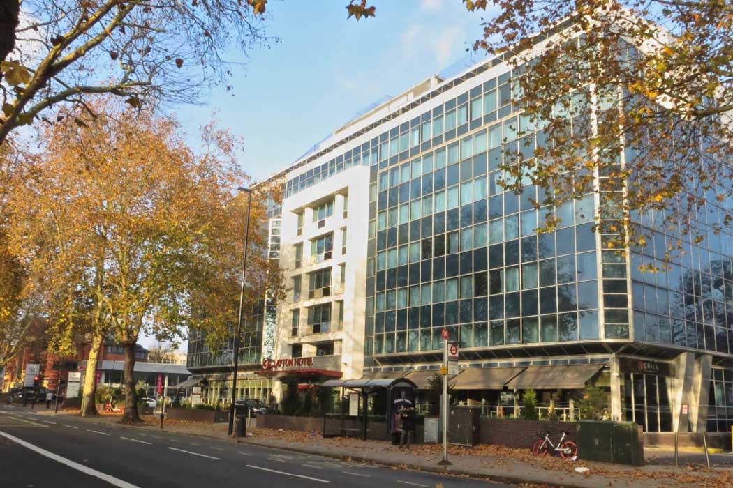 The Clayton Hotel Chiswick is a popular option for business travellers, who appreciate its close proximity to a nearby office park; however, there are more conveniently-located hotels for a similar price elsewhere if you’re visiting London for sightseeing. (Photo: Paul Harrop [CC BY-SA 2.0])