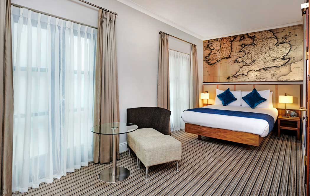A standard guest room at the DoubleTree by Hilton London Docklands Riverside hotel. (Photo © 2020 Hilton)