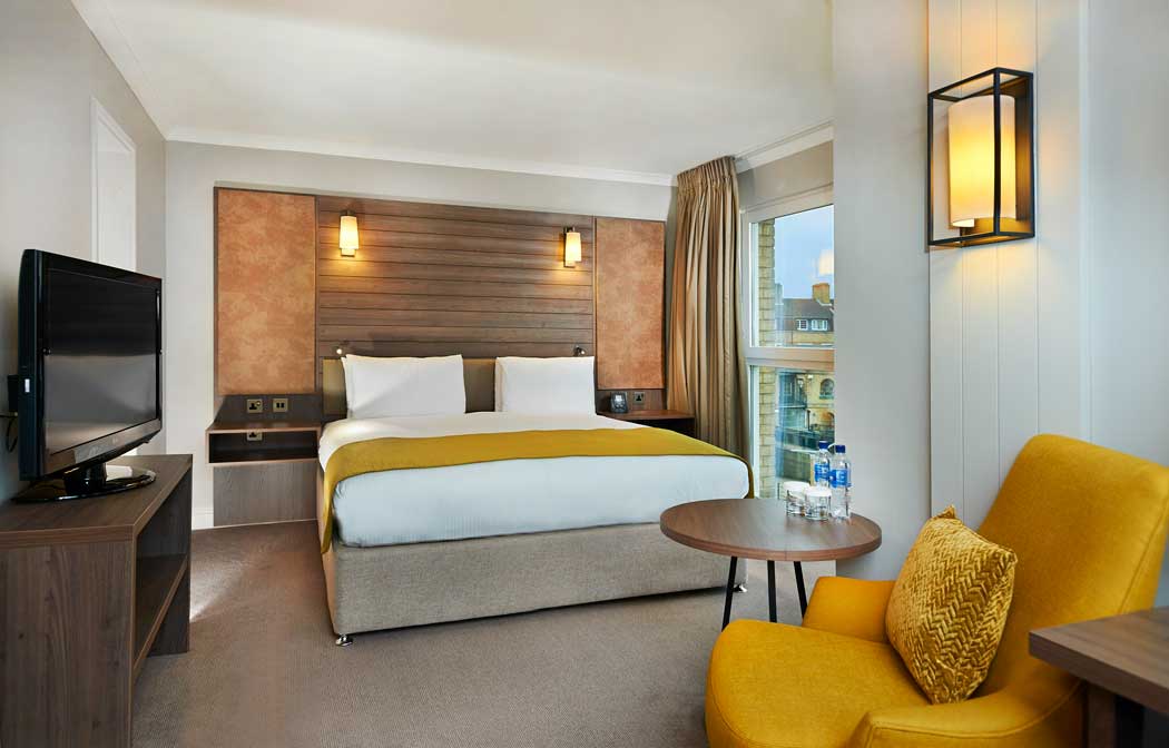 A king deluxe room. (Photo © 2020 Hilton)