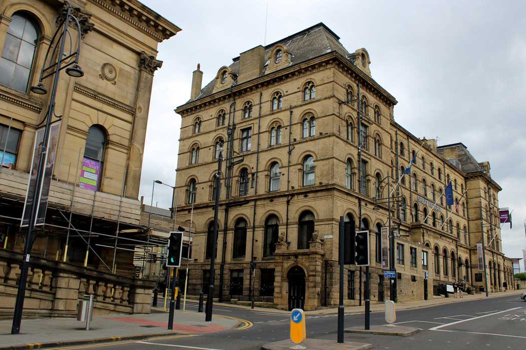 The Great Victoria Hotel is conveniently located to Bradford Interchange coach and railway station. (Photo: Chris Heaton [CC BY-SA 2.0])